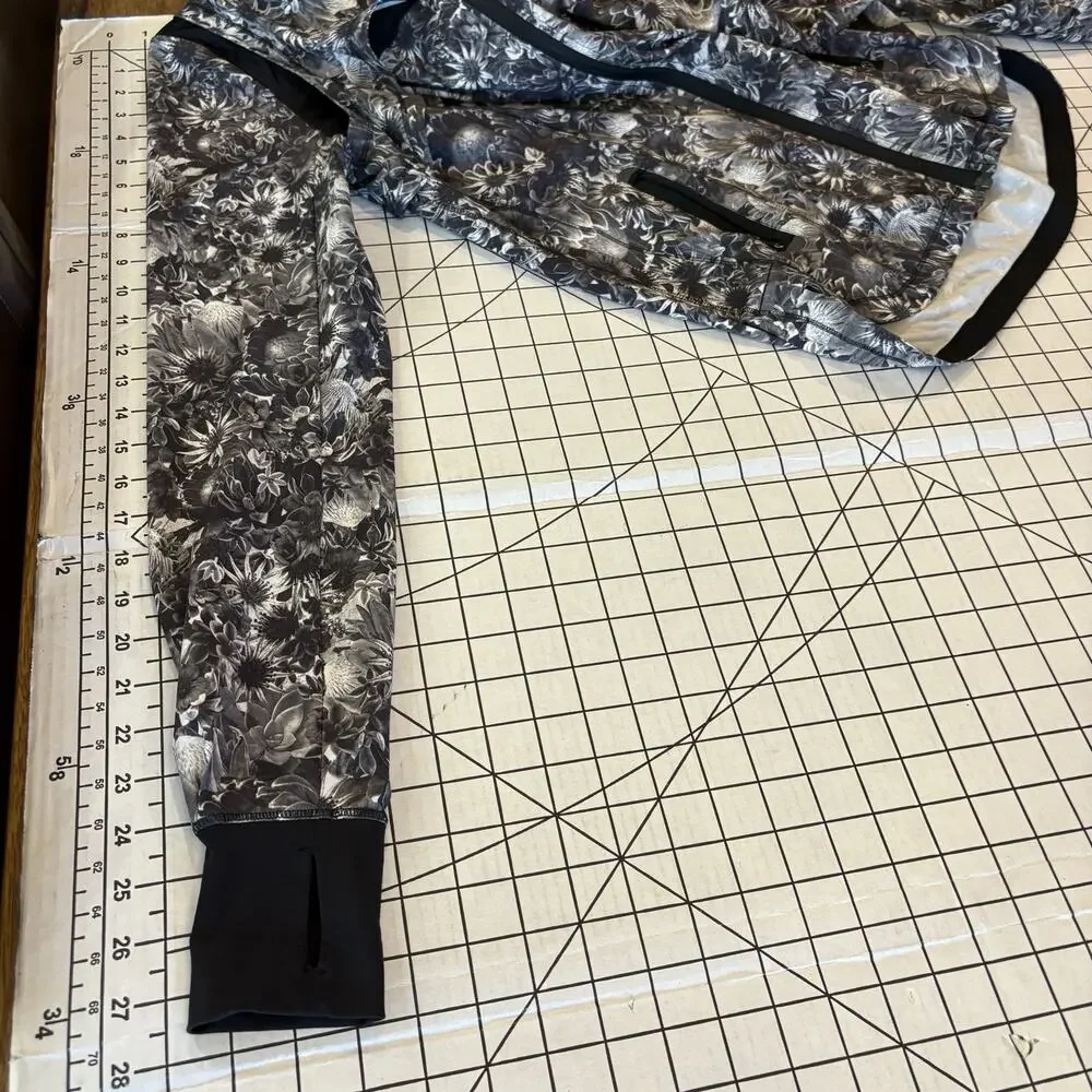 Lululemon Bring Back The Track‎ Jacket Womens 4 Flowabunga Black Grey Angel Wing